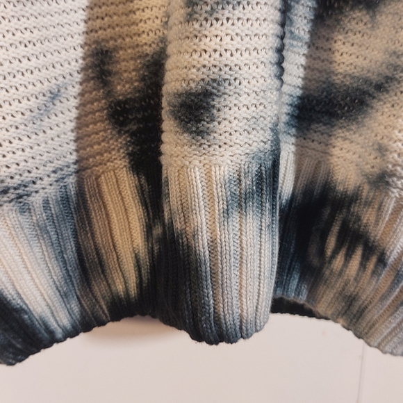 Torrid tie-dye pullover. (00) - Picture 9 of 10